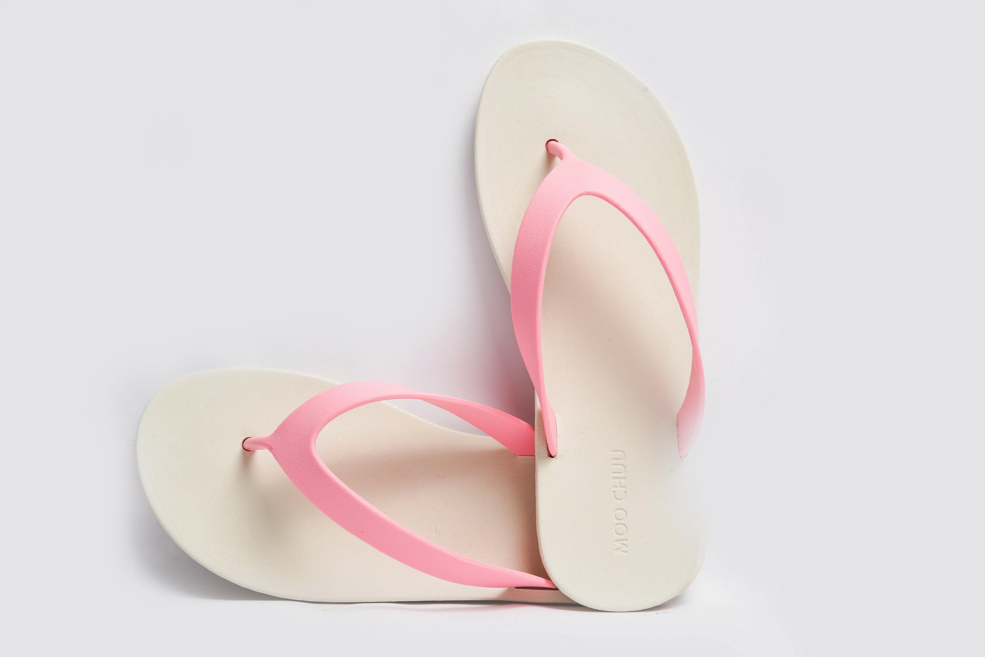 Pale pink outlet flip flops