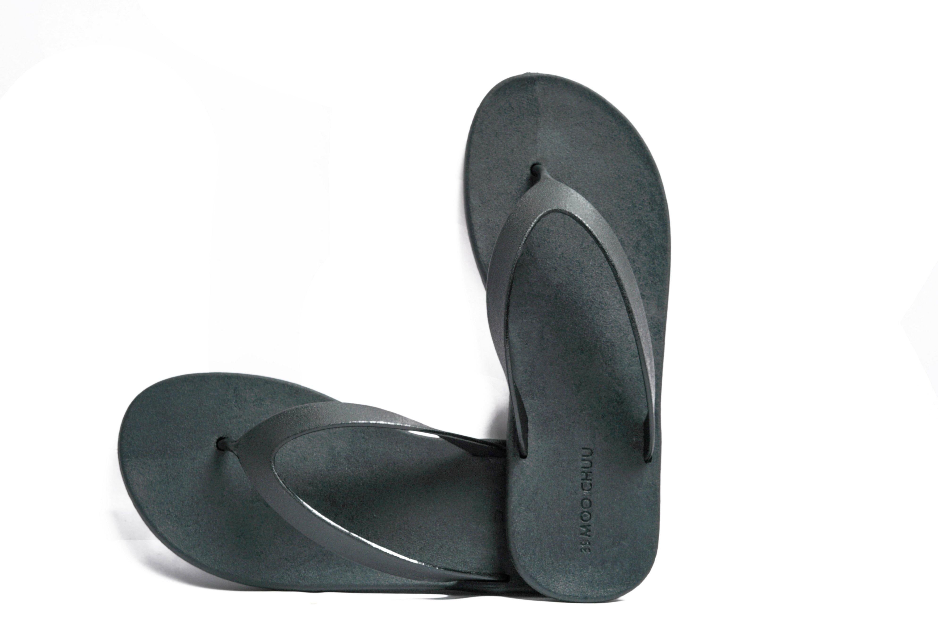 Flippy Black Sole Black Strap - Moo Chuu India