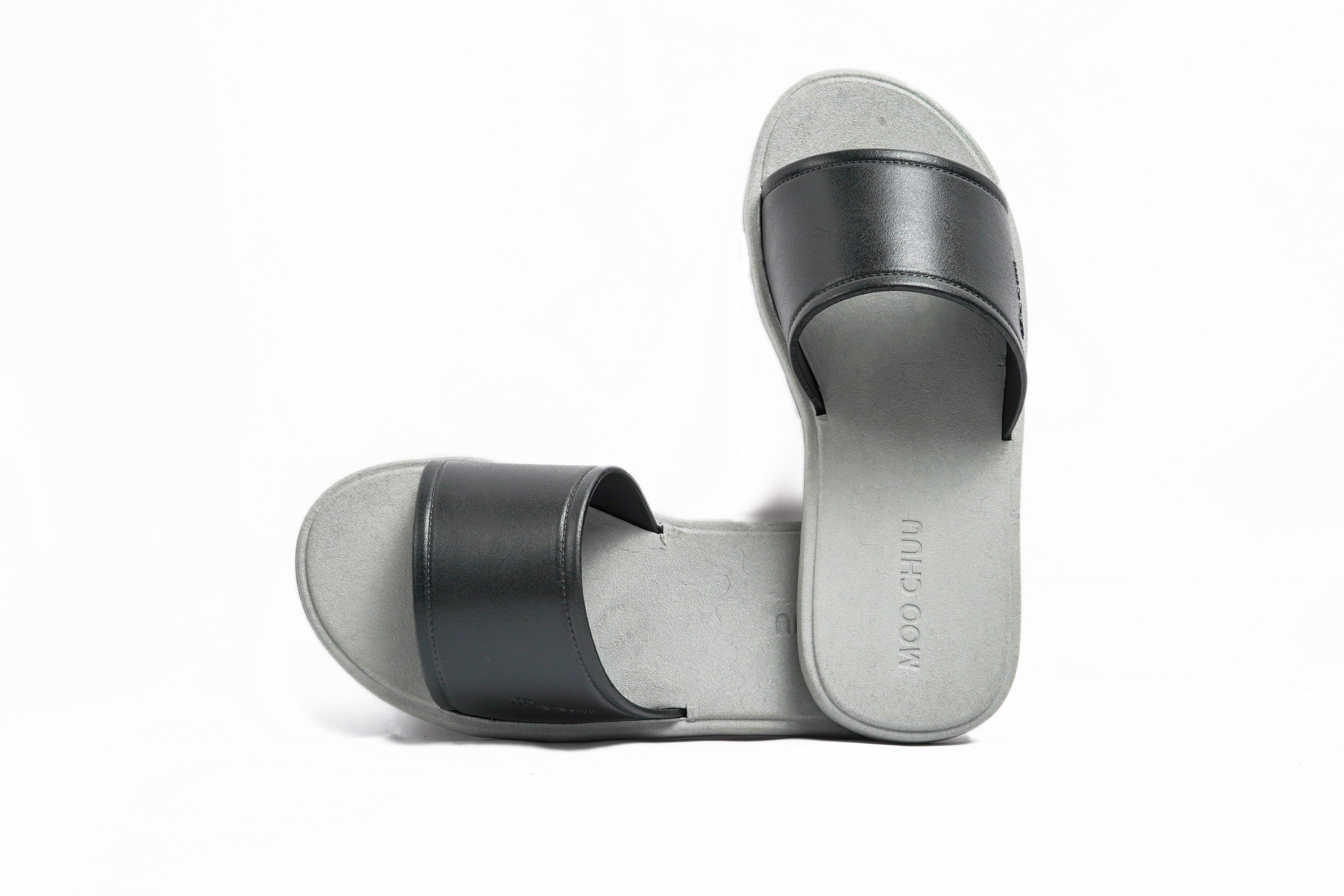 Fluffy Grey Sole Black Strap - Moo Chuu India