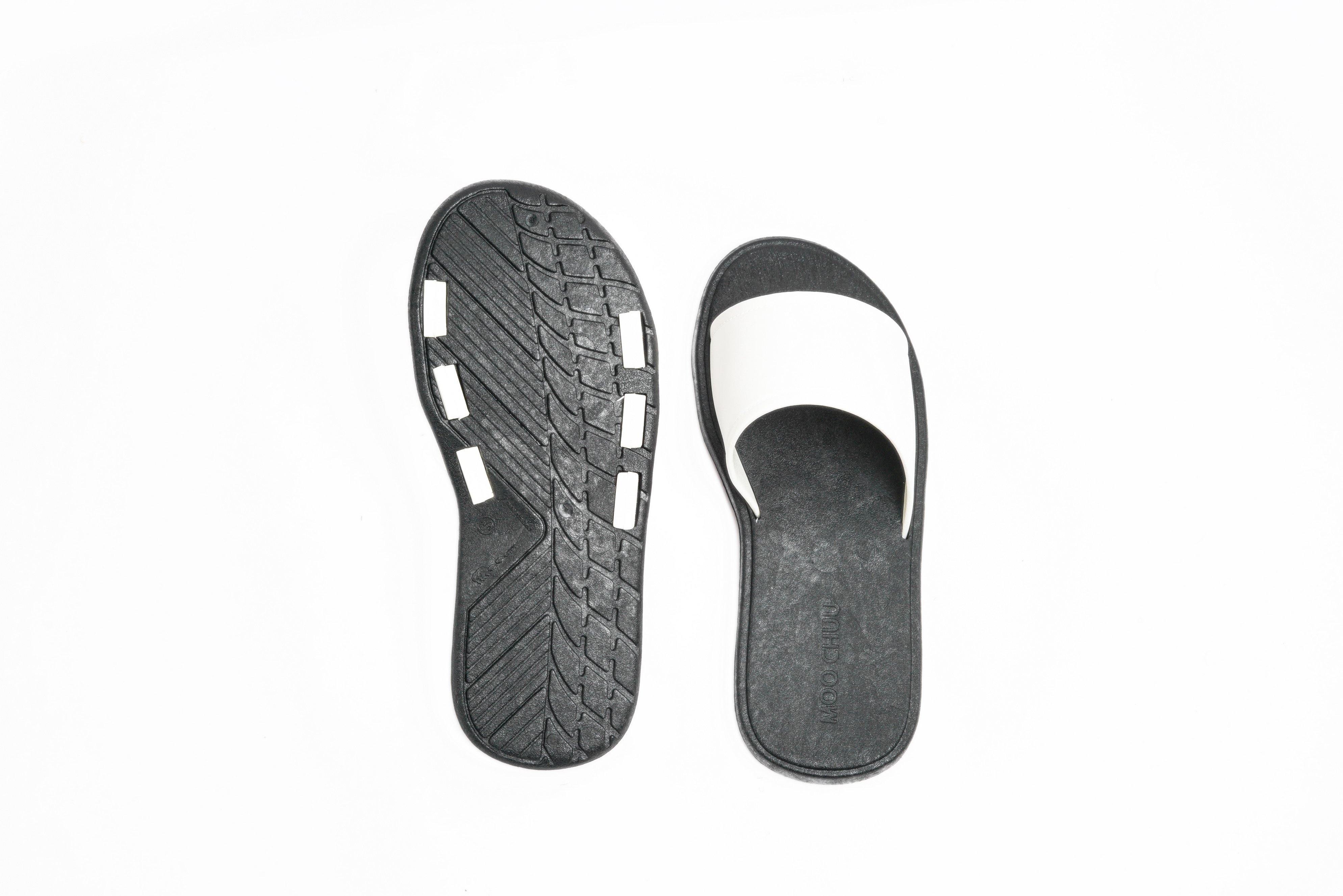Fluffy Black Sole White Strap - Moo Chuu India