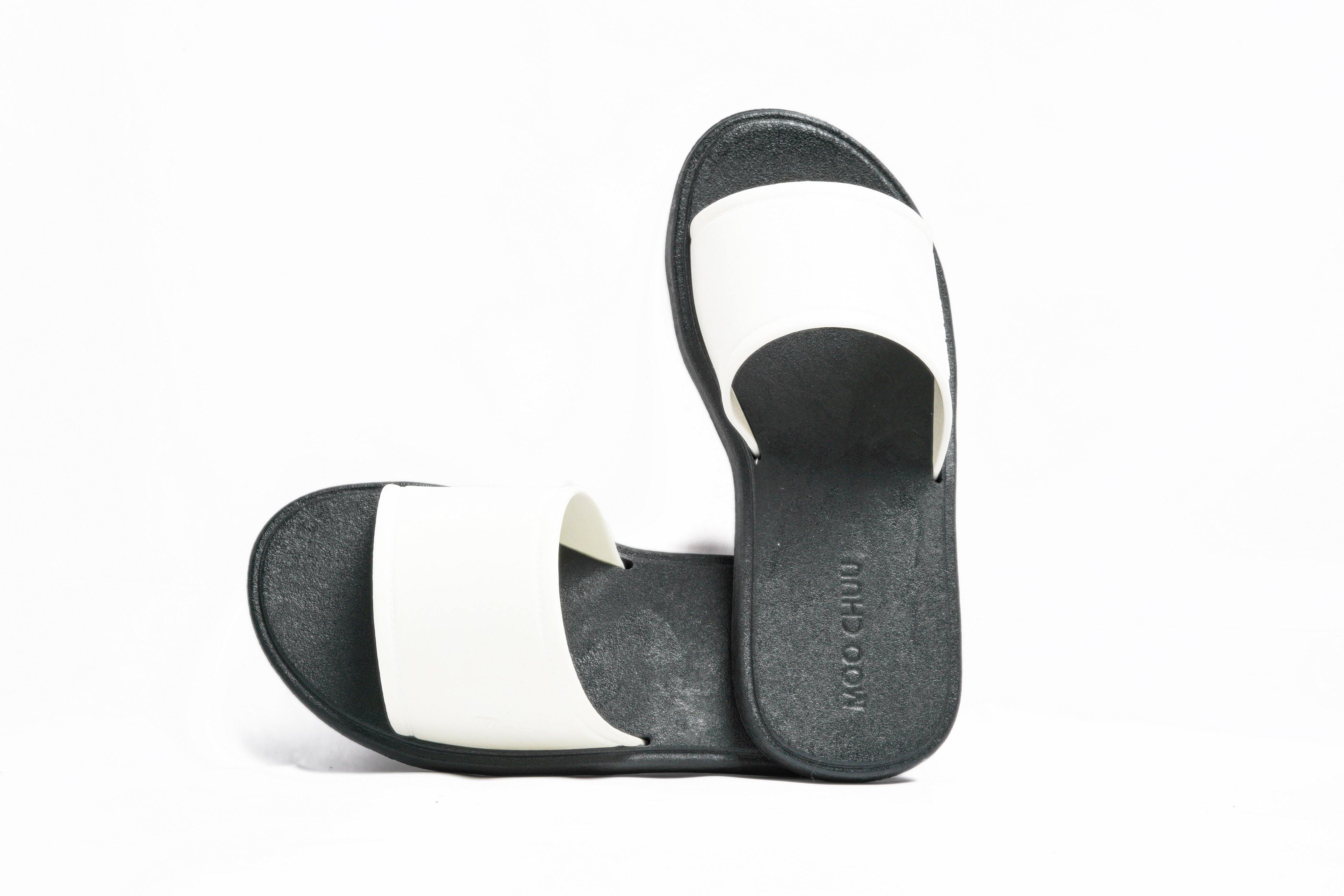 Fluffy Black Sole White Strap - Moo Chuu India