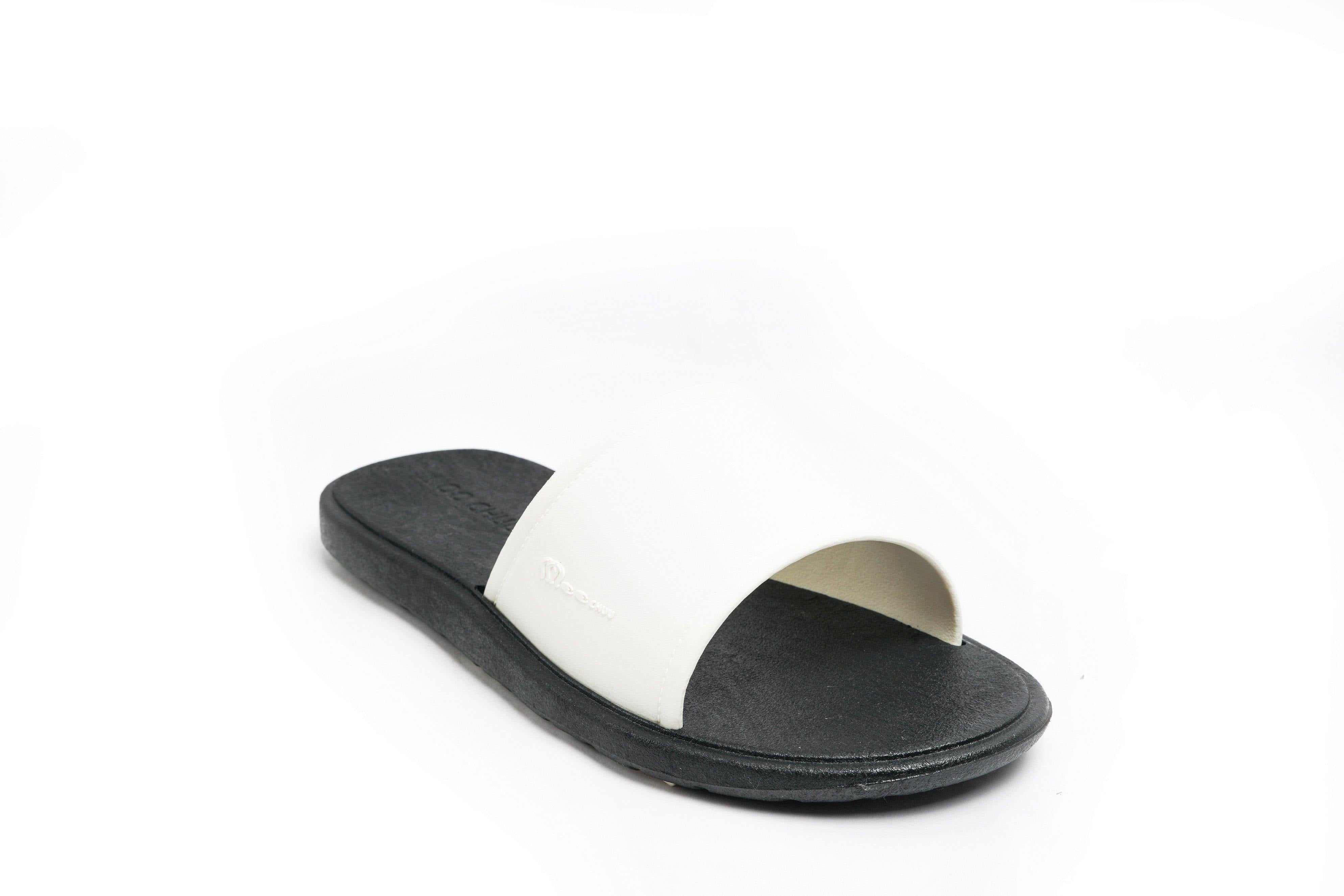 Fluffy Black Sole White Strap - Moo Chuu India