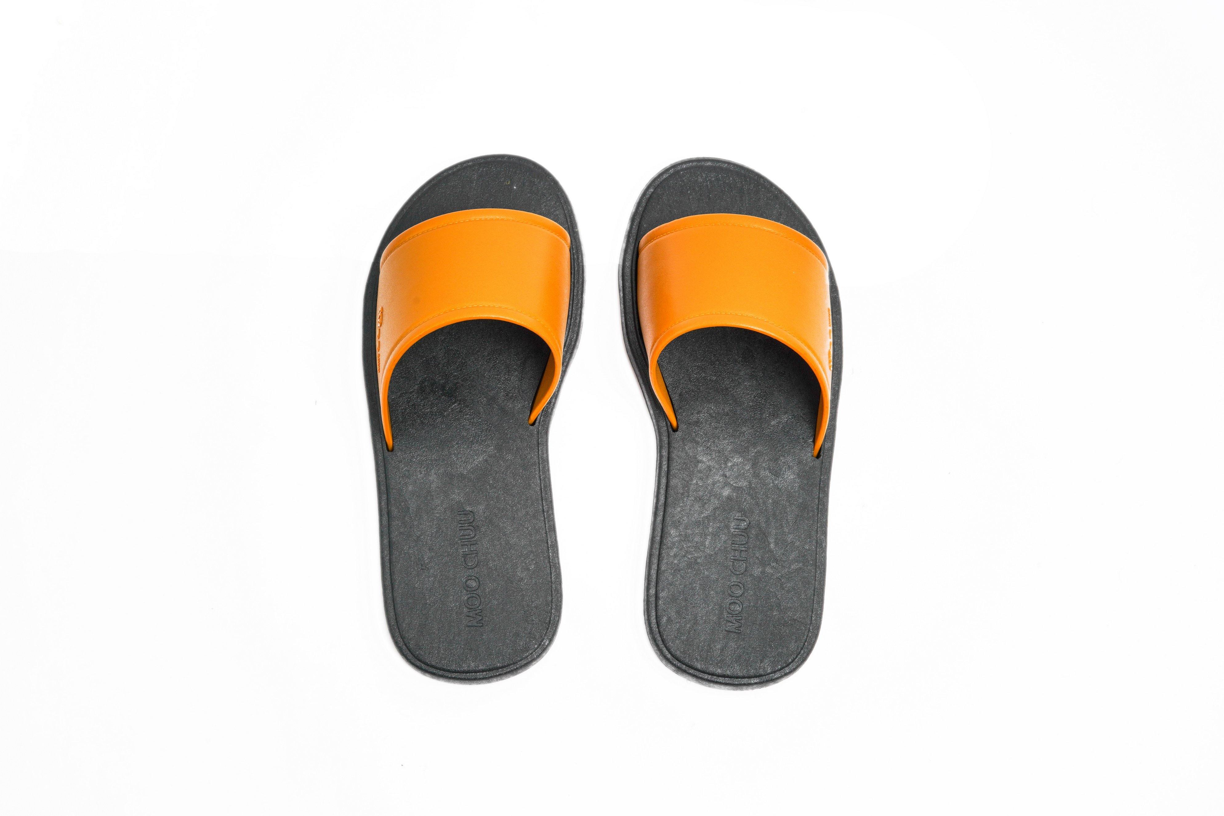 Fluffy Black Sole Caramel Strap - Moo Chuu India