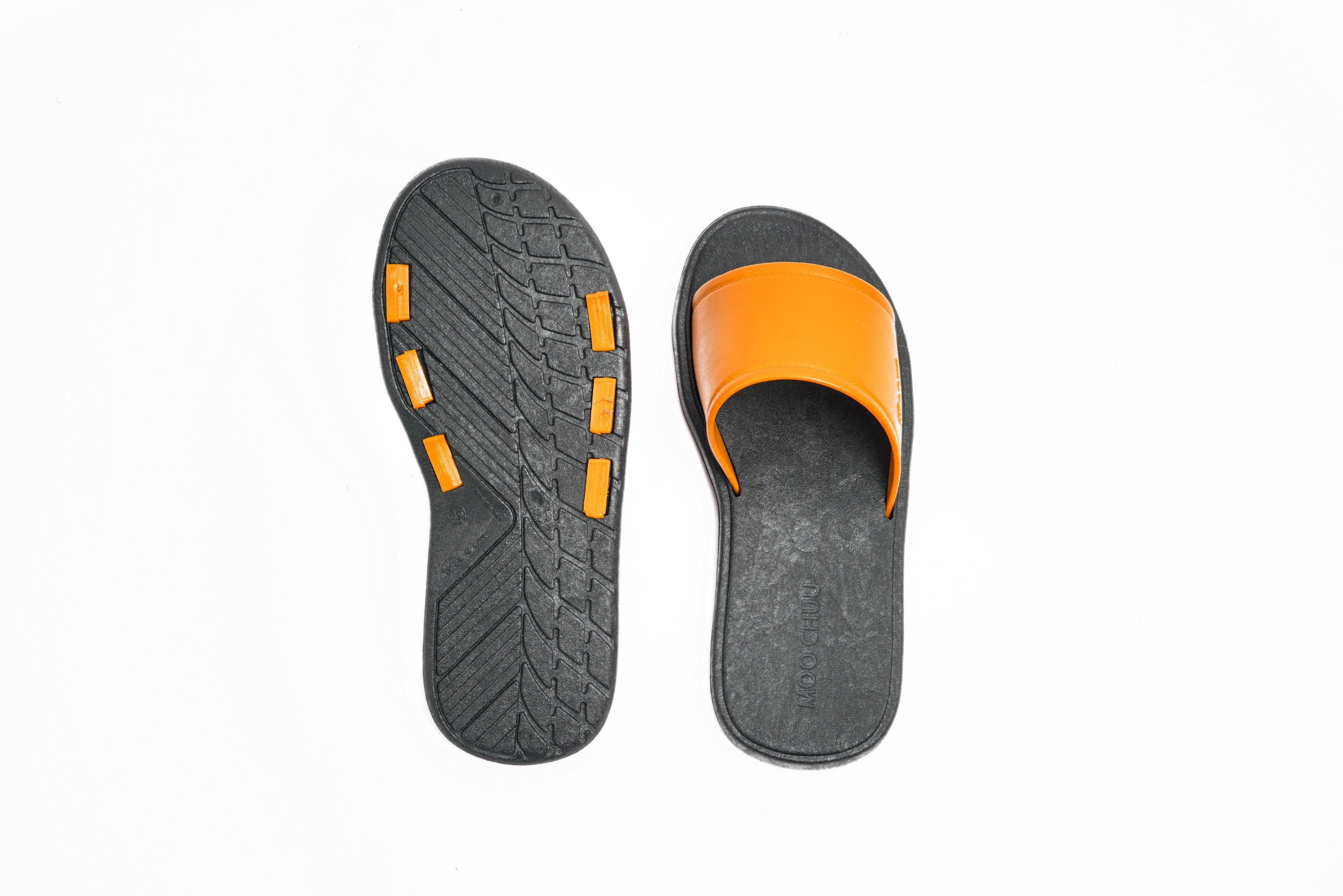 Fluffy Black Sole Caramel Strap - Moo Chuu India
