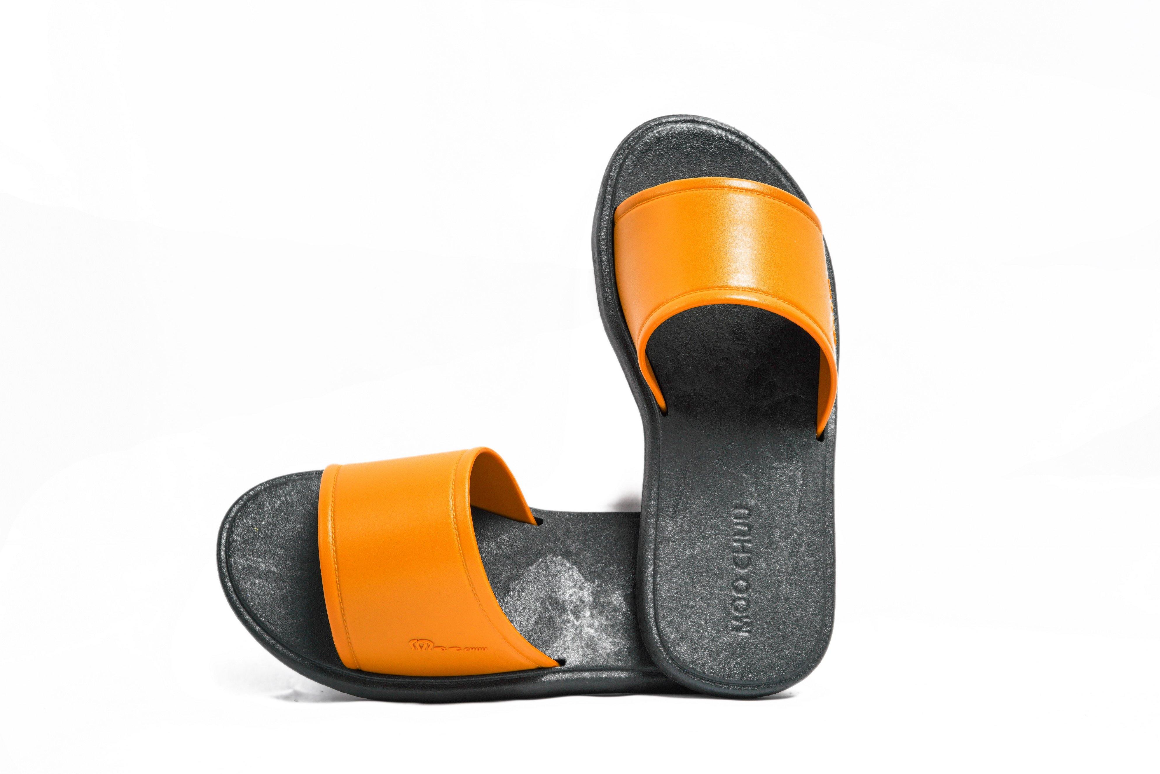 Fluffy Black Sole Caramel Strap - Moo Chuu India