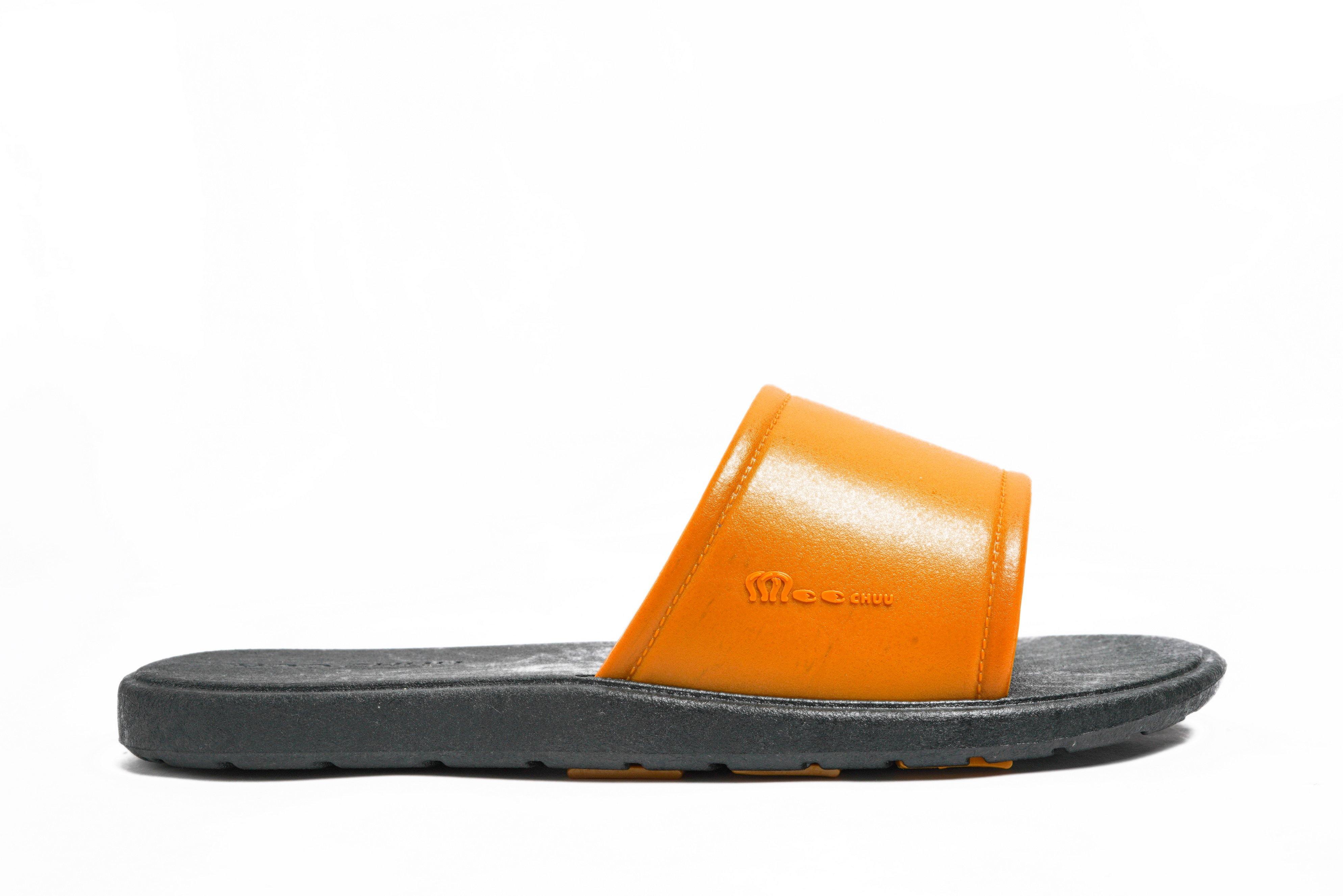 Fluffy Black Sole Caramel Strap - Moo Chuu India