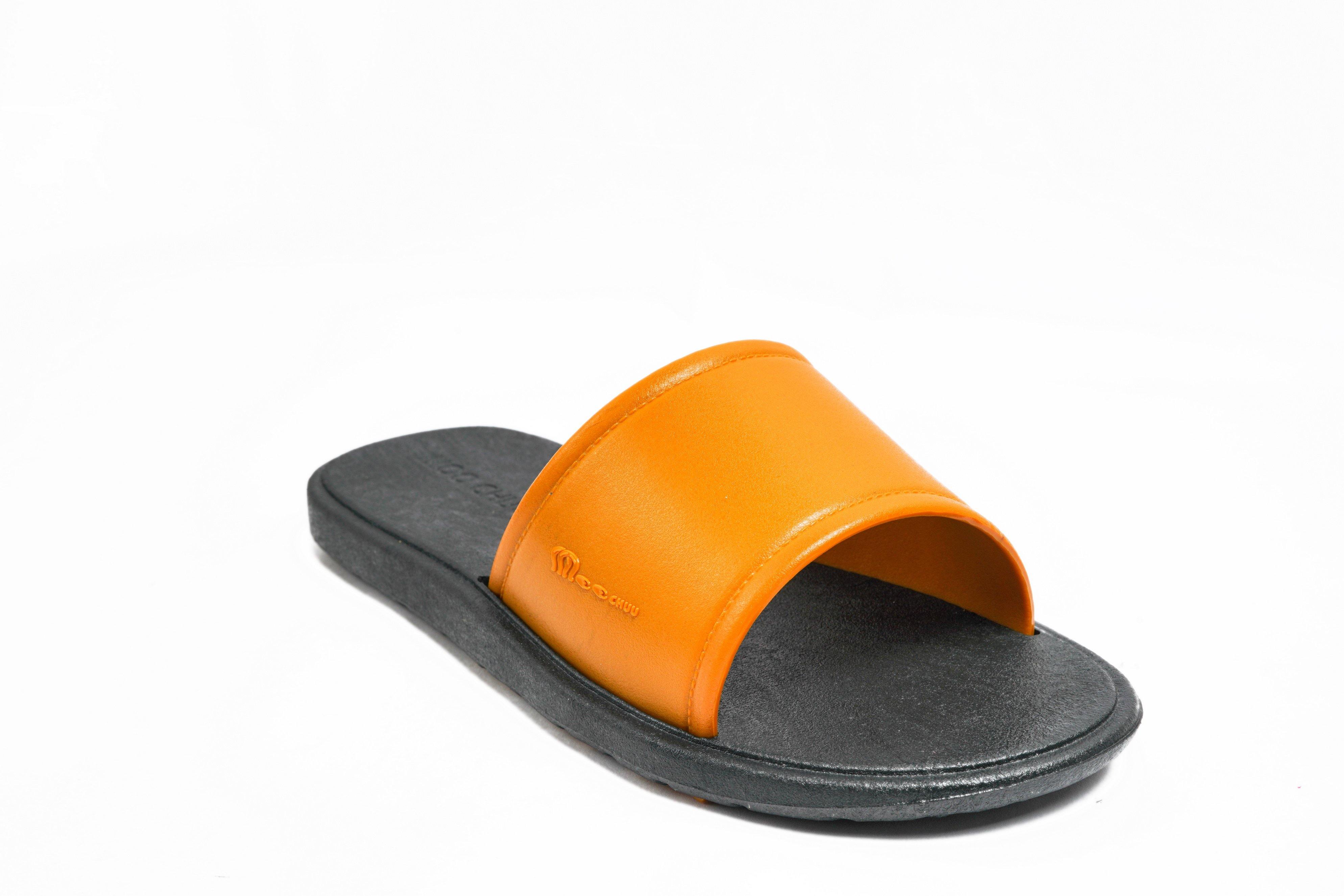 Fluffy Black Sole Caramel Strap - Moo Chuu India