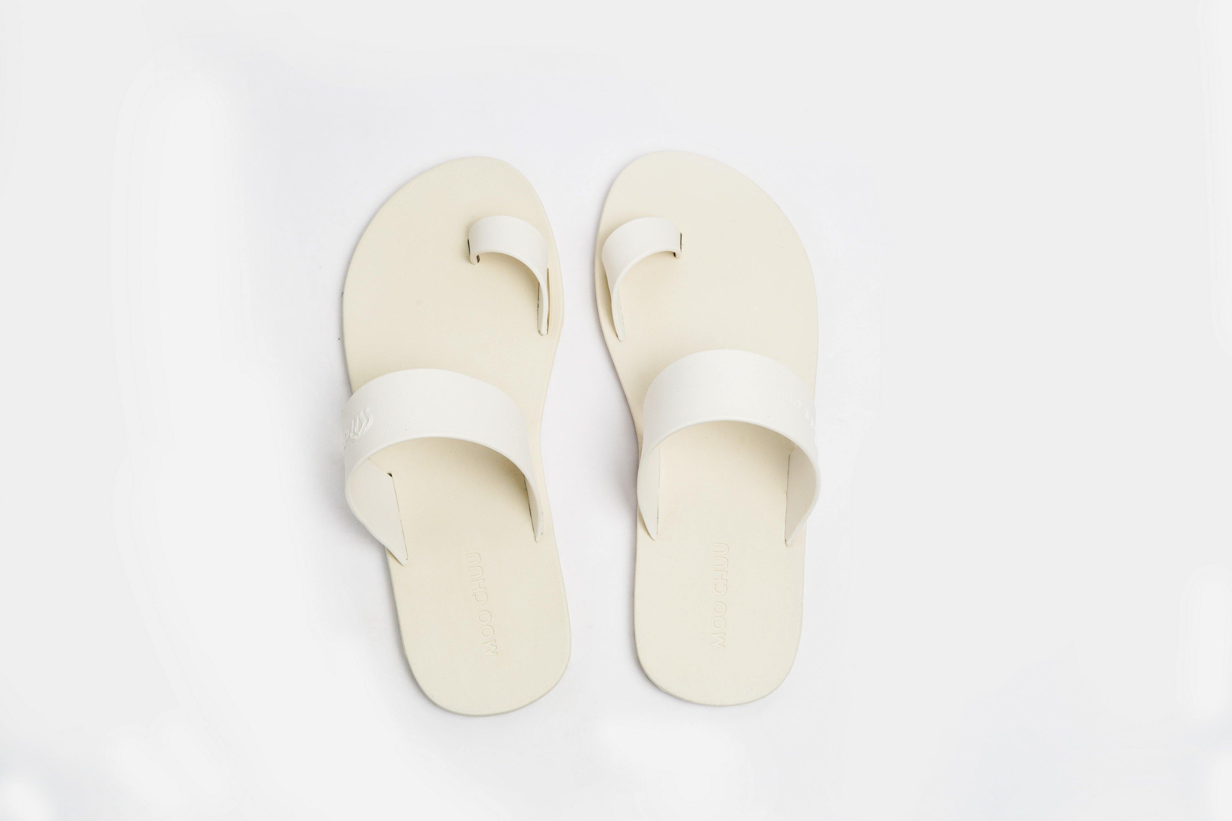 Pop Thumb White Sole White Strap - Moo Chuu India