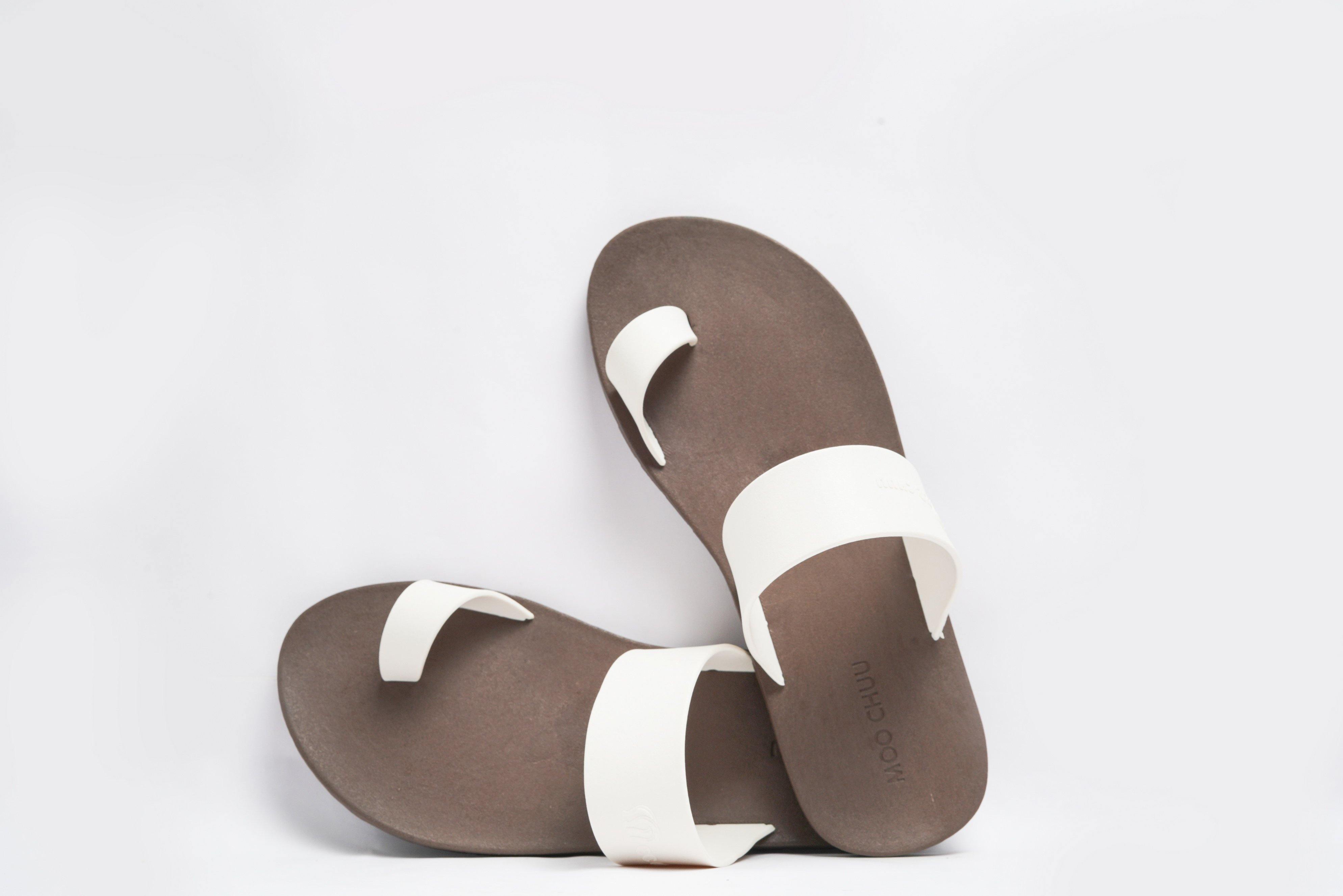 Pop Thumb Brown Sole White Strap - Moo Chuu India