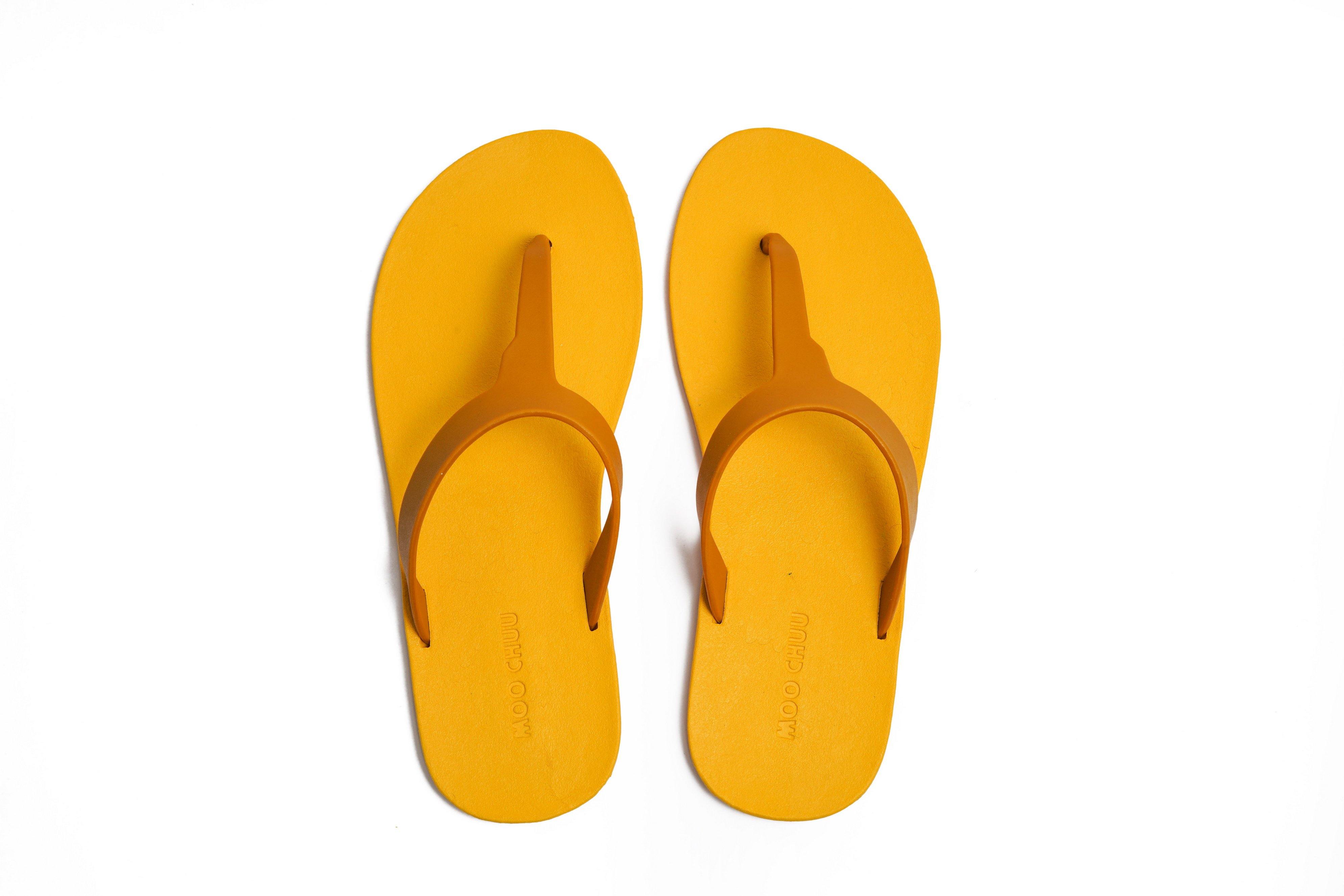 Thongs Yellow Sole Caramel Strap - Moo Chuu India