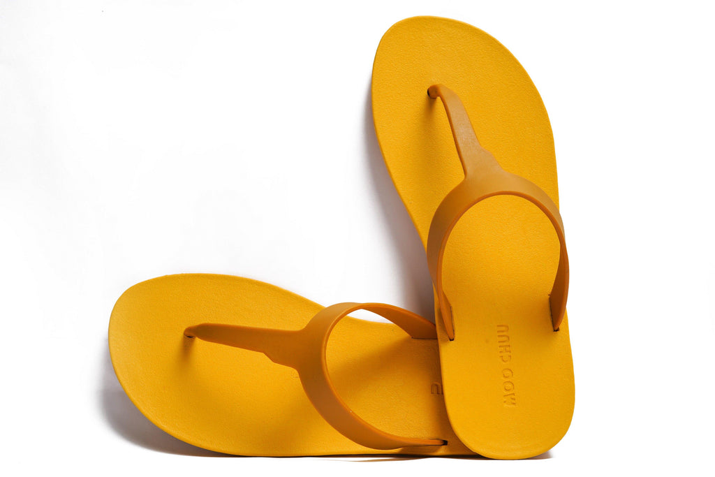 Thongs Yellow Sole Caramel Strap - Moo Chuu India