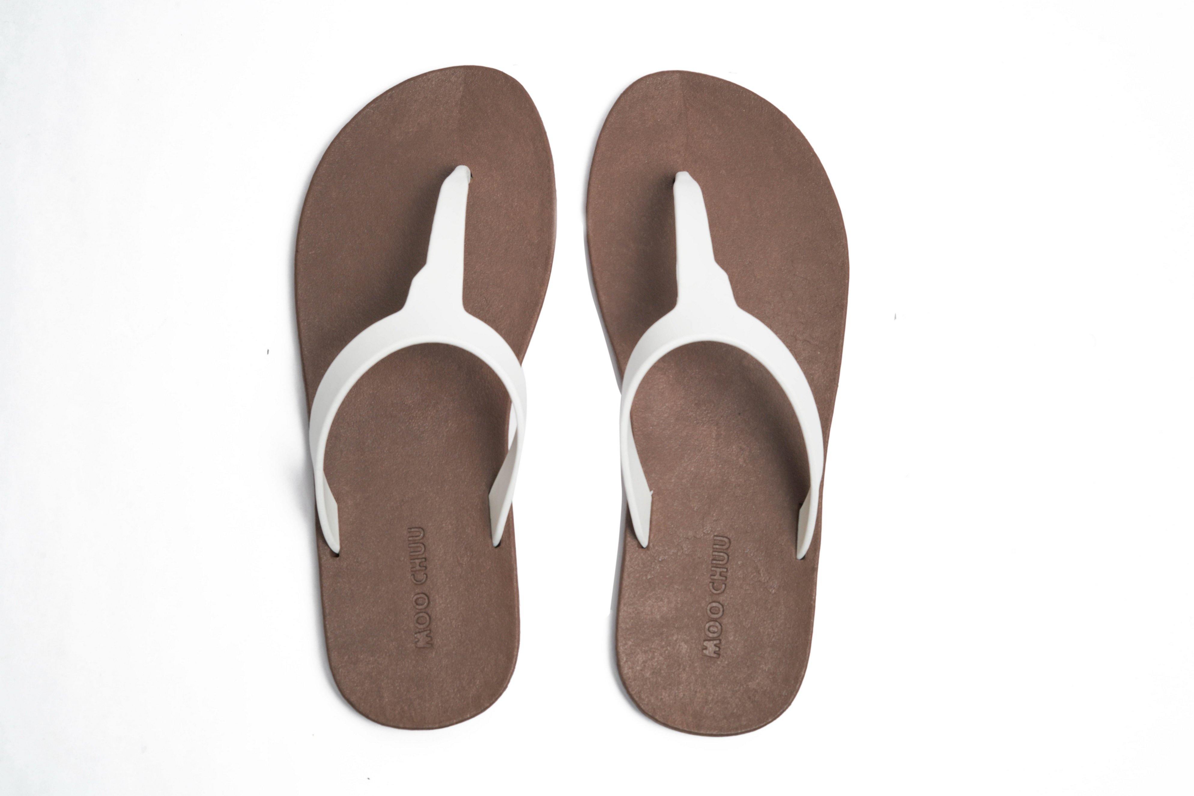 Thongs Brown Sole White Strap - Moo Chuu India