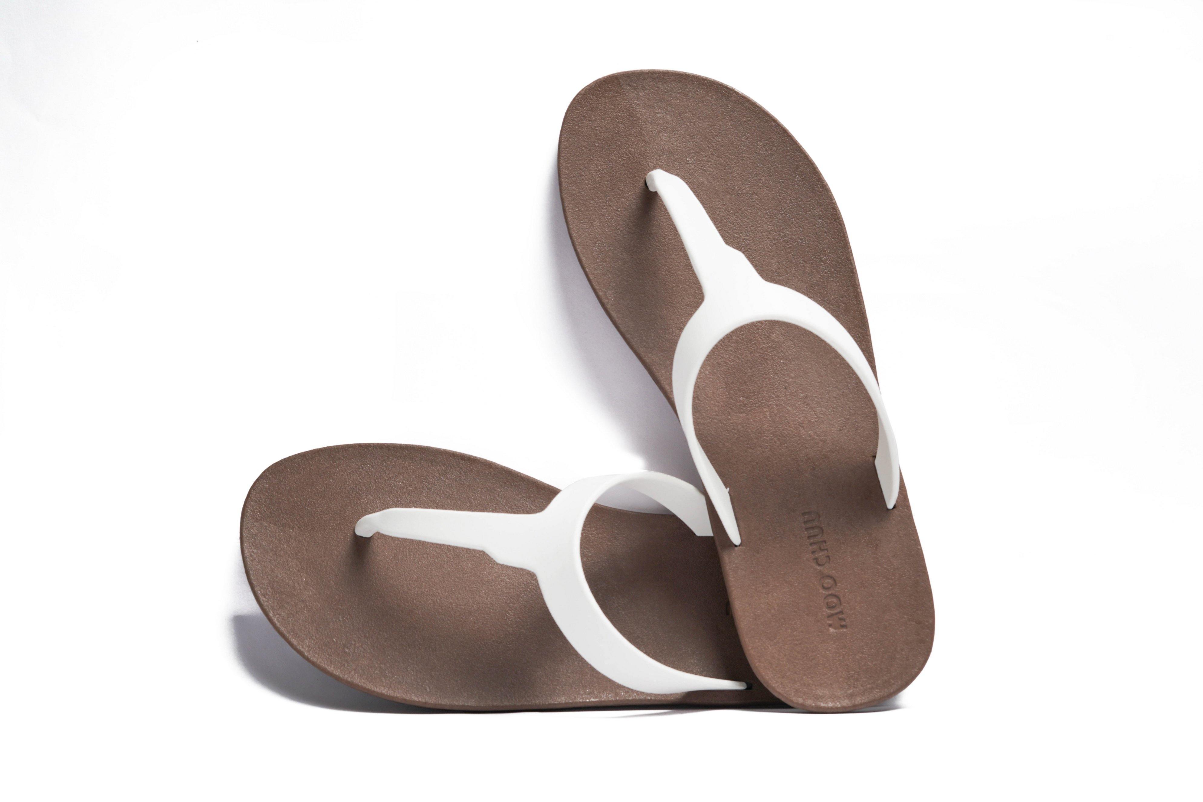 Thongs Brown Sole White Strap - Moo Chuu India