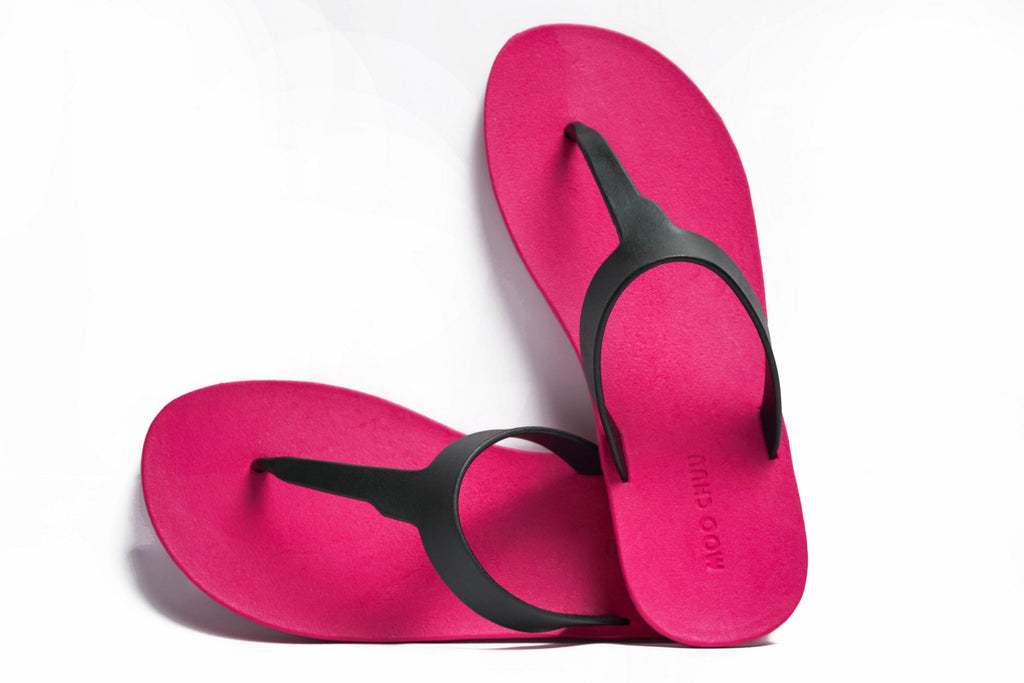 Thongs Pink Sole Black Strap - Moo Chuu India