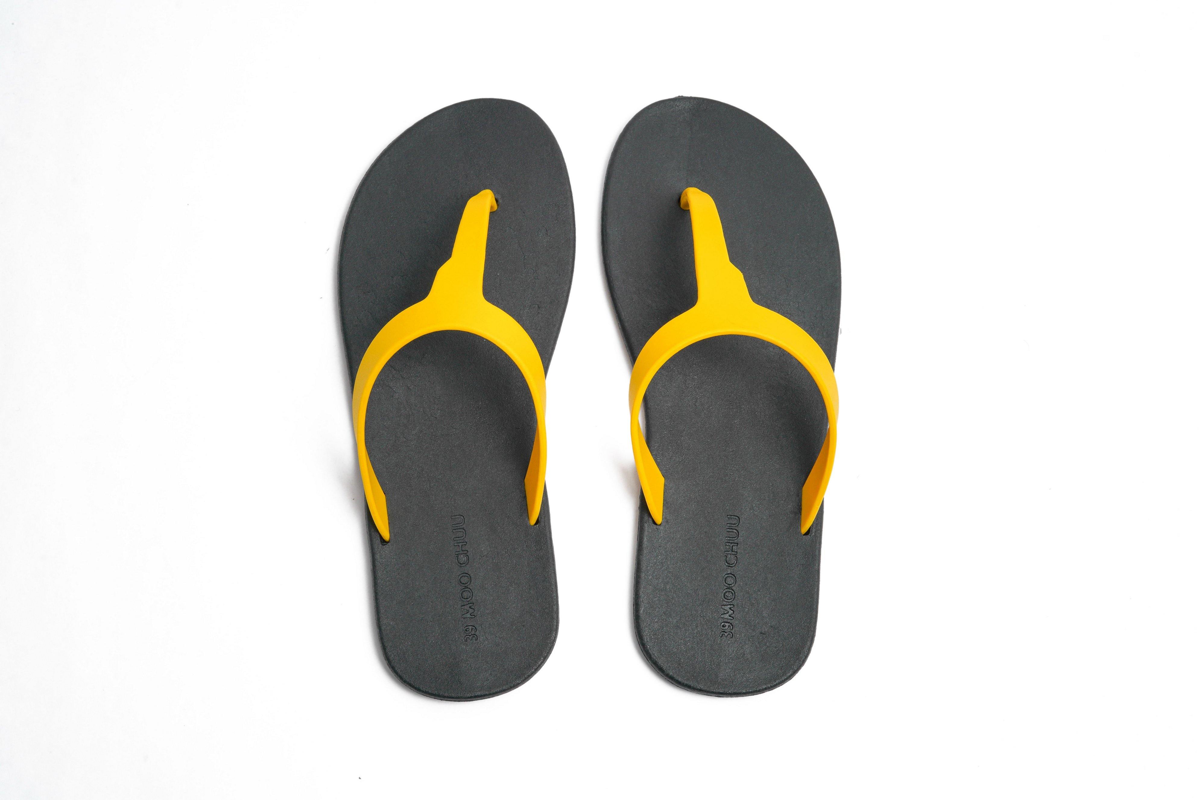 Thongs Black Sole Yellow Strap - Moo Chuu India