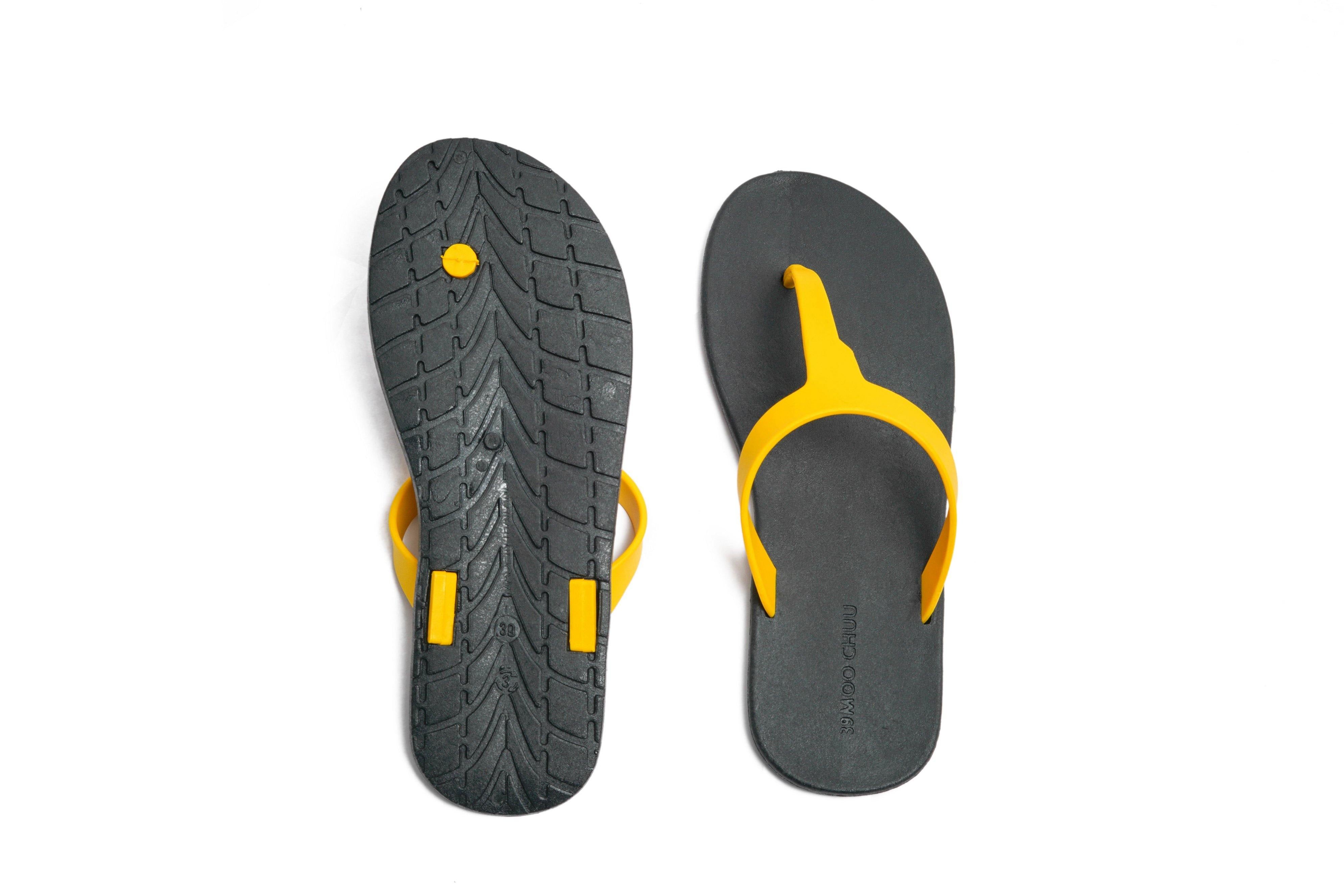 Thongs Black Sole Yellow Strap - Moo Chuu India