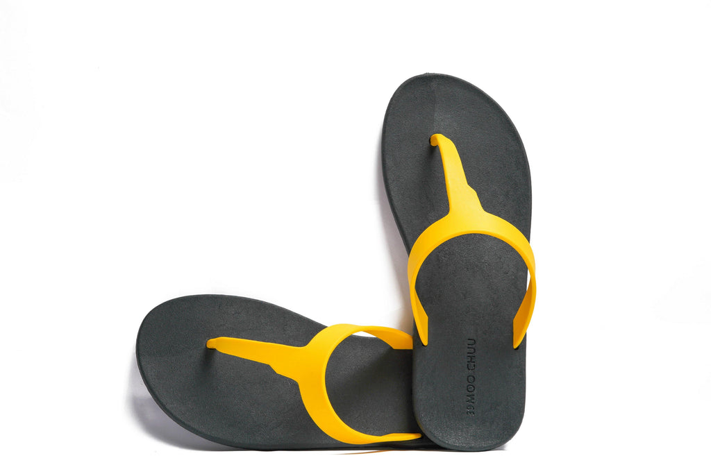 Thongs Black Sole Yellow Strap - Moo Chuu India